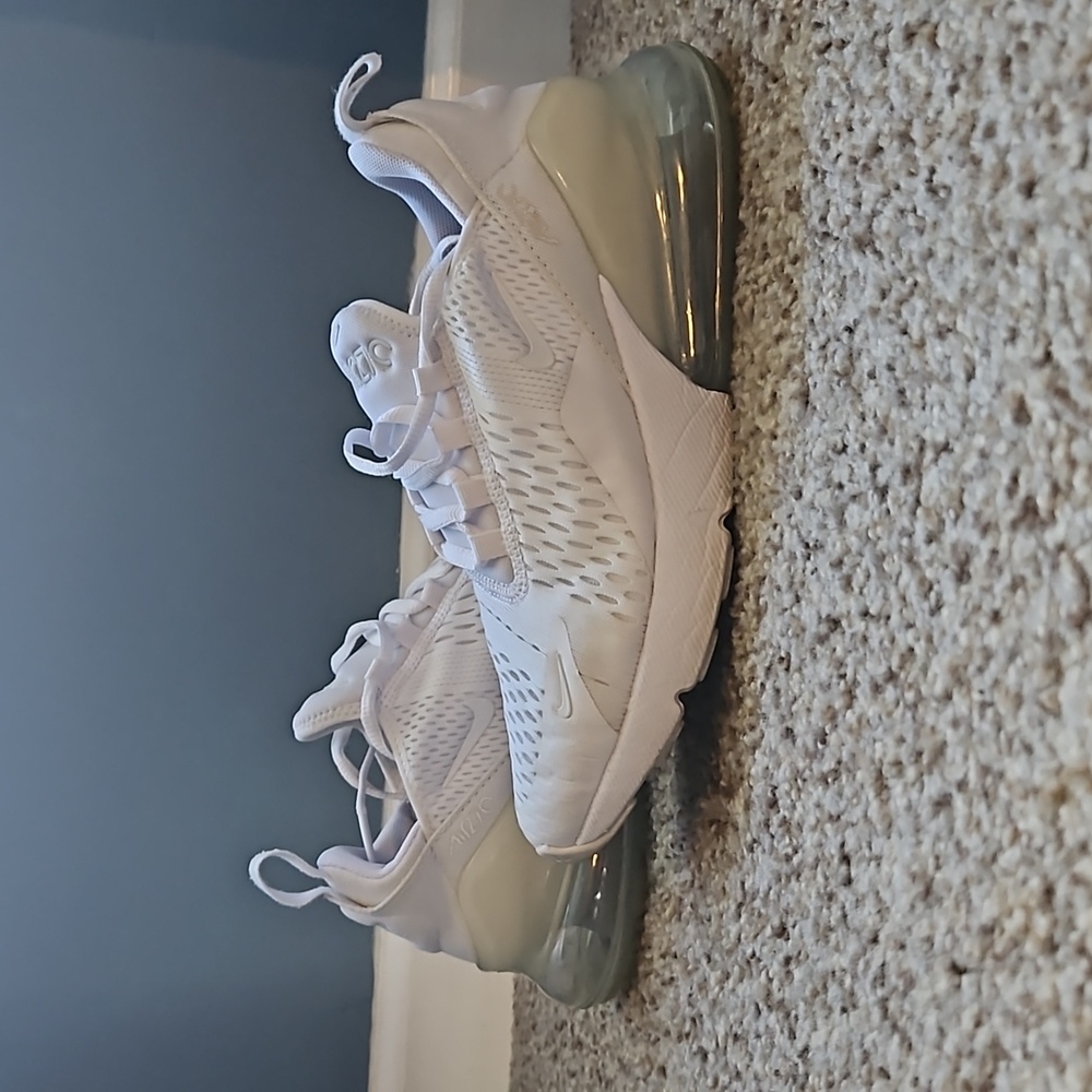 Nike air max 270.Size 4Y, white, like new